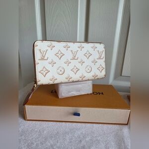 Louis Vuitton Zippy Wallet M81476 – Fall for You Collection Beige